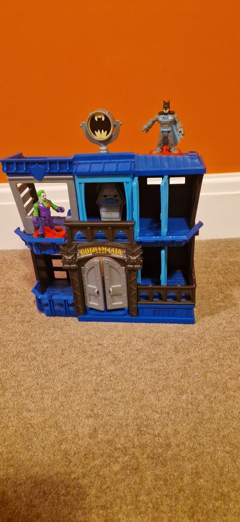 FISHER PRICE IMAGINEXT GOTHAM CITY JAIL. EXCELLENT CONDITION. AS NEW.