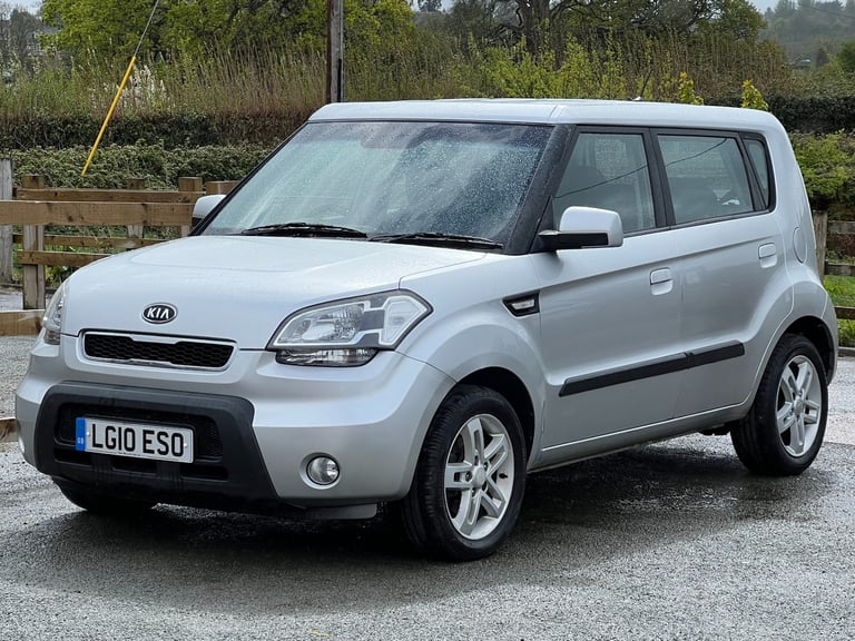 KIA SOUL 1.6 CRDi 2 5dr Silver Lovely Value Family motoring