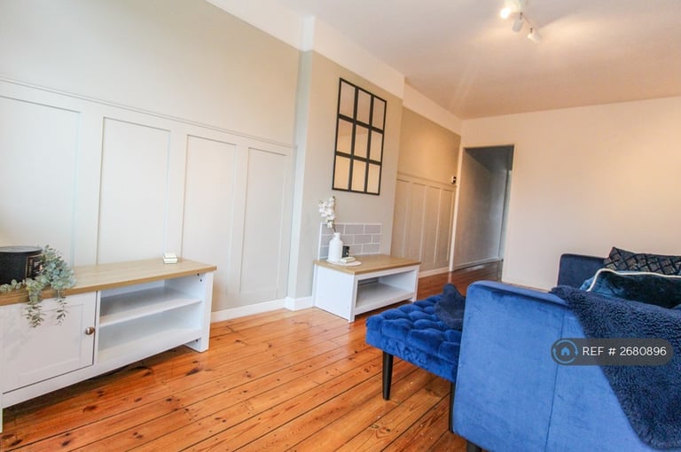 2 bedroom flat in Arundel Court, Nottingham, NG3 (2 bed) (#2680896)