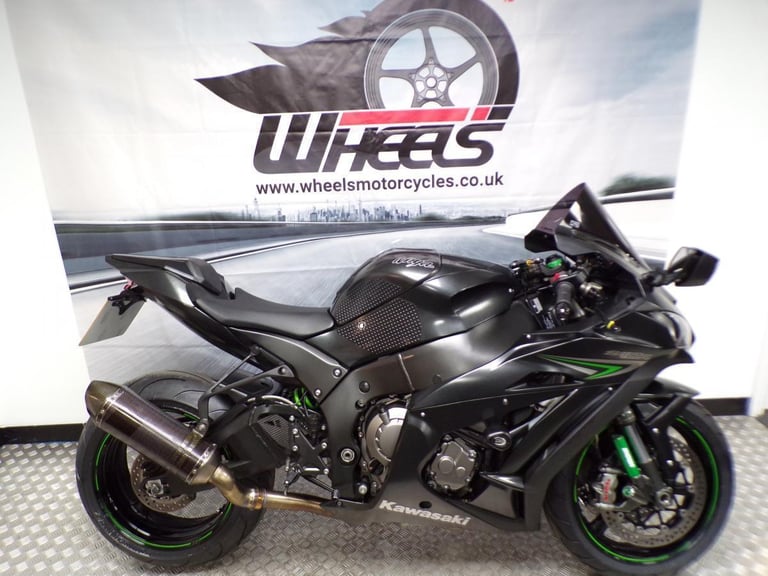 2017 KAWASAKI NINJA ZX-10R WITH ONLY 9346 MILES FROM NEW - ZX10R