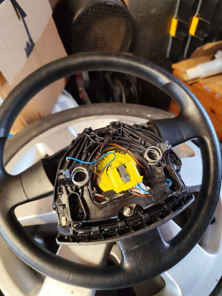 Steering wheel and airbag for vw polo skoda fabia seat ibiza golf or audi 2004-2009