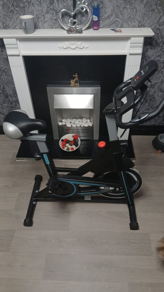 Treadmill/walking running machine and spin bike / exercise bike