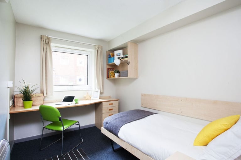 STUDENT ROOMS TO RENT IN LIVERPOOL. EN-SUITE CLASSIC WITH PRIVATE ROOM, BATHROOM, STUDY DESK