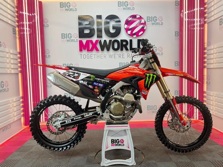 Ducati Desmo 450 2025 - Only 7 Hours - Full Akropovic