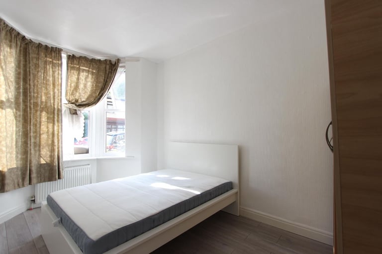 E6 Spacious GROUND FLOOR 1 bed flat with PRIVATE GARDEN. AVAILABLE NOW. Ideal for EAST HAM