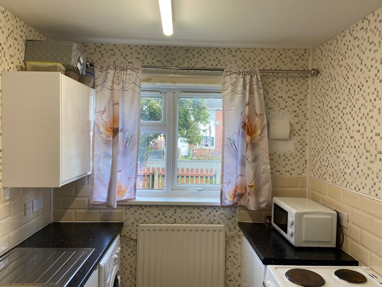 image for One bedroom reading near London or near Liverpool 