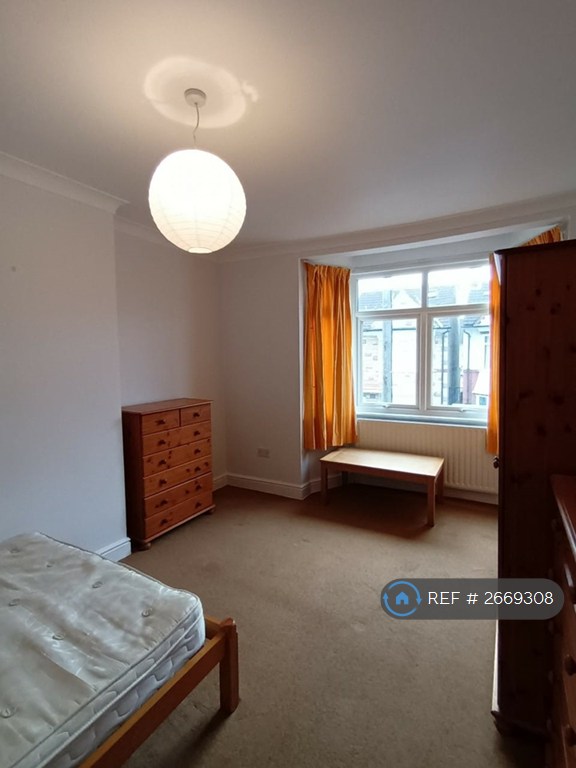 4 bedroom house in Clive Road, London, SW19 (4 bed) (#2669308)