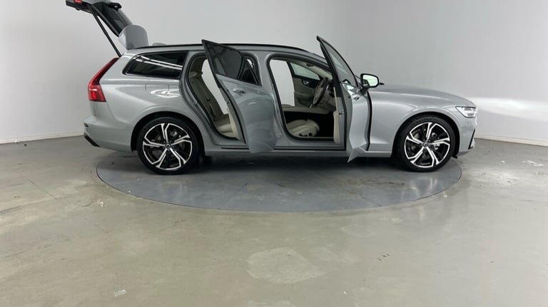 2025 Volvo V60 Plus, B4 Mild hybrid, Petrol, Dark Estate Petrol Automatic