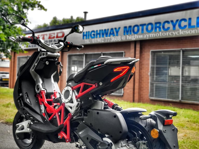 NEW 2025 Italjet Dragster 125cc Urban Sport Scooter