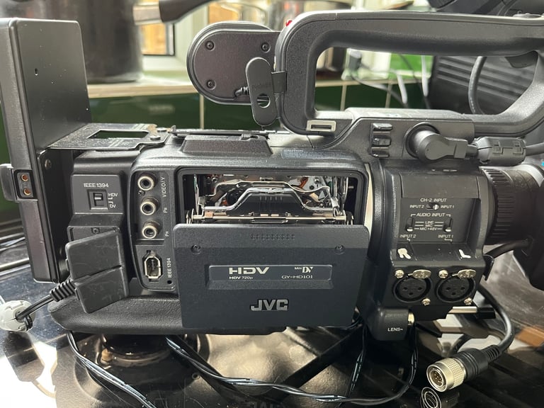 VIDEO CAMERA: JVC GY-HD101 WITH ACCESSORIES