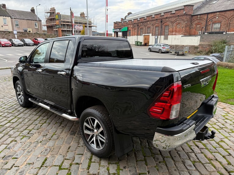 2017 Toyota Hilux Invincible D/Cab Pick Up 2.4 D-4D PICK UP Diesel Manual