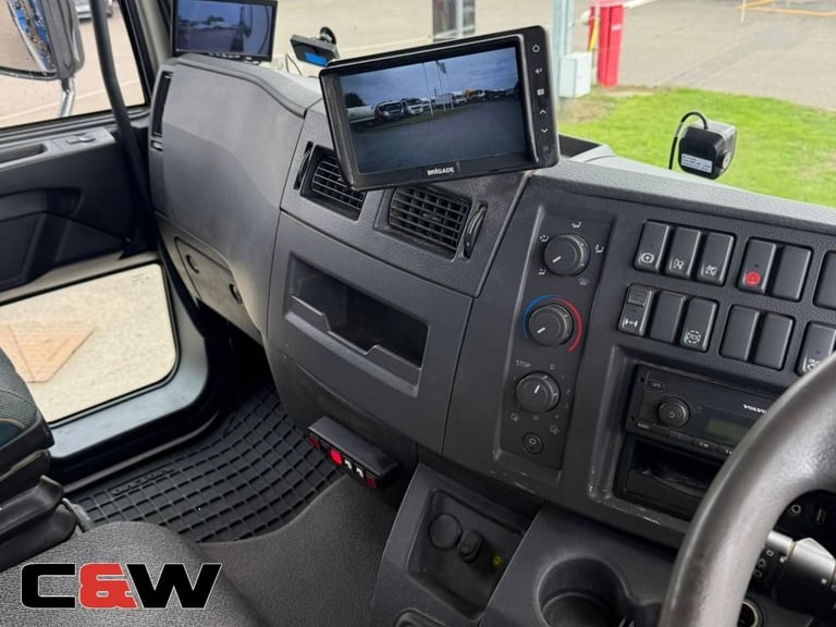 2020 (20) FL 250 18T 4x2 Skip Loader - 163,000Kms