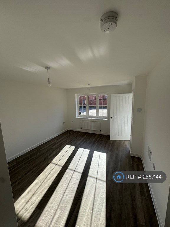 3 bedroom house in Burdock Way, Daventry, NN11 (3 bed) (#2567144)