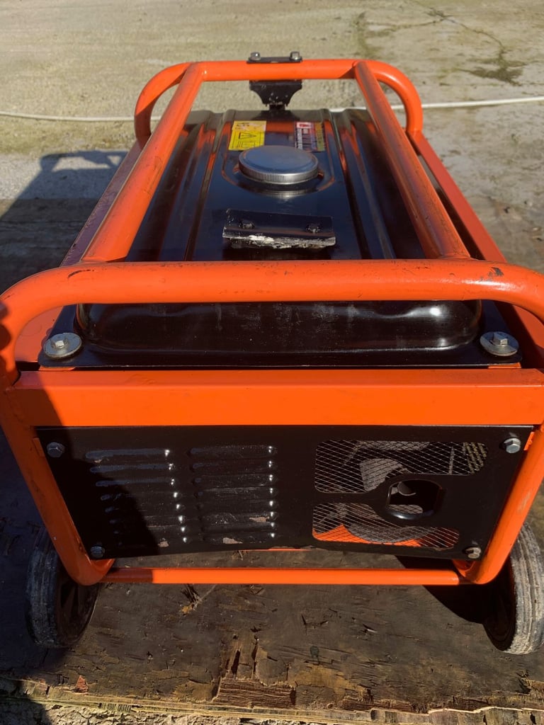 Petrol Generator, 2500w 2000w Constant, 230volt and 12volt Only, 2 Sockets, Fully Working.