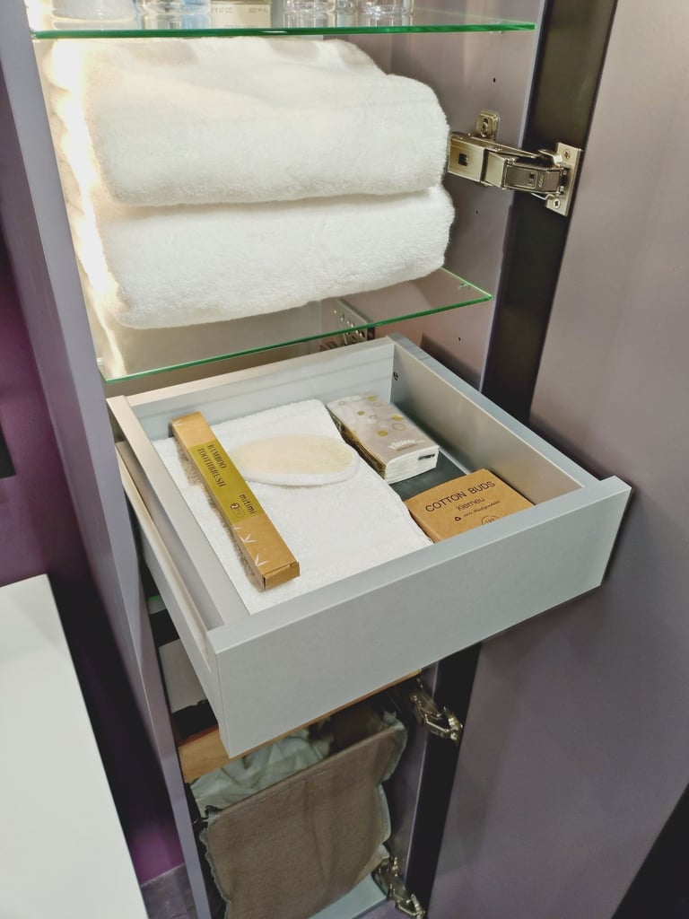 Dansani Luna 80cm Vanity Set Black Framed/Mauve Manufacturers display rrp £7468