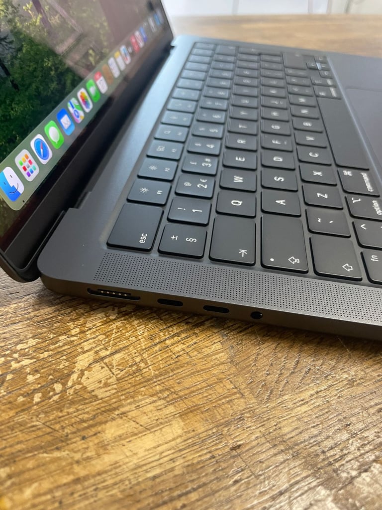 14-inch Apple MacBook Pro M4 16,1 (10-CPU 10-GPU) 16-core 16GB RAM 500GB SSD Space Black Logic Pro