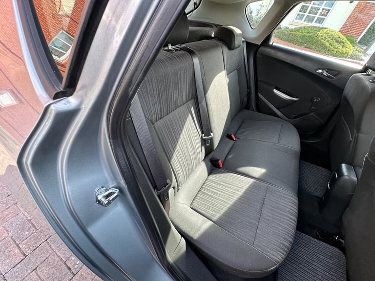 2011 Vauxhall Astra 1.4 16v Exclusiv Euro 5 5dr HATCHBACK Petrol Manual