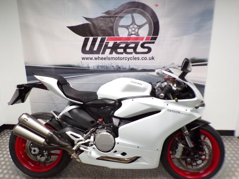 image for 2016 DUCATI 959 PANIGALE WITH ONLY 7804 MILES FROM NEW