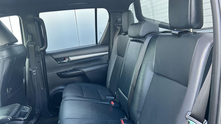 2024 Toyota Hilux 2.8 D-4D Invincible X Pickup Double Cab 4dr Diesel Auto 4WD Euro 6 (s/s) (2 PIC...