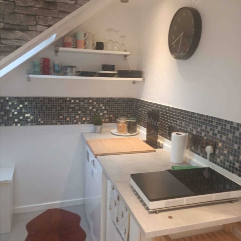 1 bedroom flat in Hathaway Gardens, West Ealing