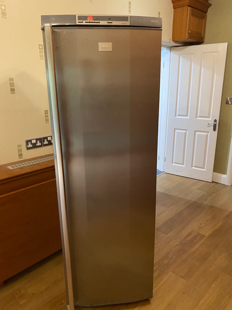 AEG A75278GA Freestanding Freezer