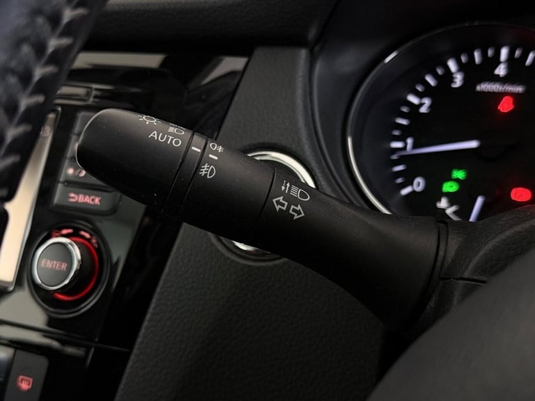 2016 Nissan Qashqai 1.2 DiG-T N-Connecta 5dr HATCHBACK PETROL Manual