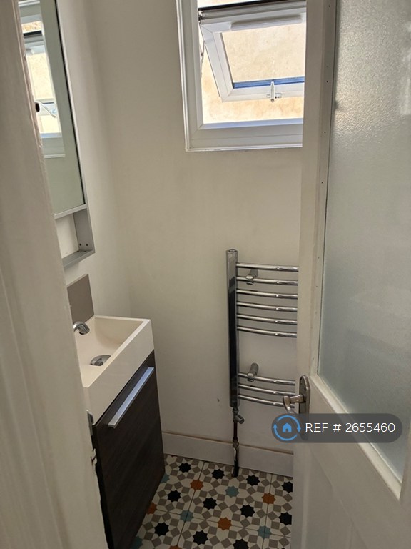 3 bedroom flat in Kent Place, Ramsgate, CT11 (3 bed) (#2655460)