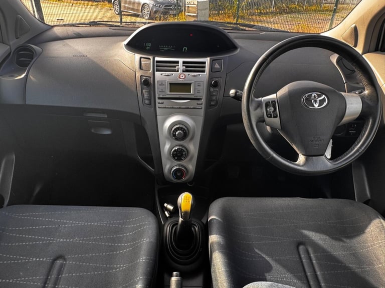  Toyota Yaris 1.3 VVT-i Zinc Hatchback 5dr Petrol Manual (141 g/km, 85 bhp) Petrol Manual