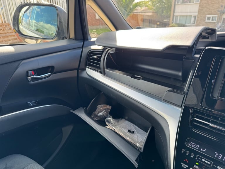 2019 Toyota Estima TOYOTA ESTIMA AERAS 4WD 2.4L AUTO 19-19 MPV 8 SEAT ULEZ FRESH IMPORT VERIFI MP...