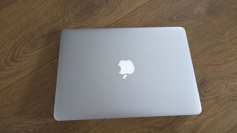 Macbook Pro 13 inch Retina 2014 - 2015 laptop 500gb SSD Intel 2.8ghz core i5 with Logic Pro X