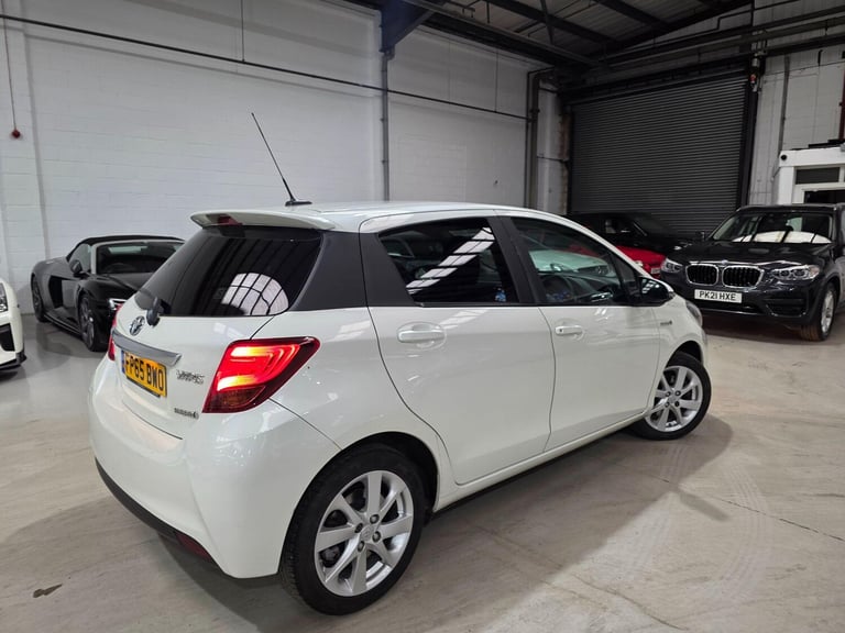 2015 Toyota Yaris 1.5 VVT-h Sport E-CVT Euro 6 5dr HATCHBACK Petrol/Electric Hybrid Automatic