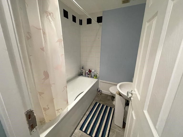 Room for Rent Near Glasgow City Centre - all bills included in rent.