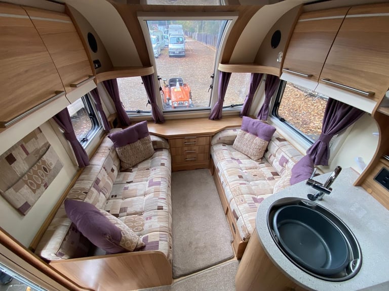 BAILEY UNICORN VIGO - 2014 - ISLAND BED - 4 BERTH - MOVER - PRISTINE 