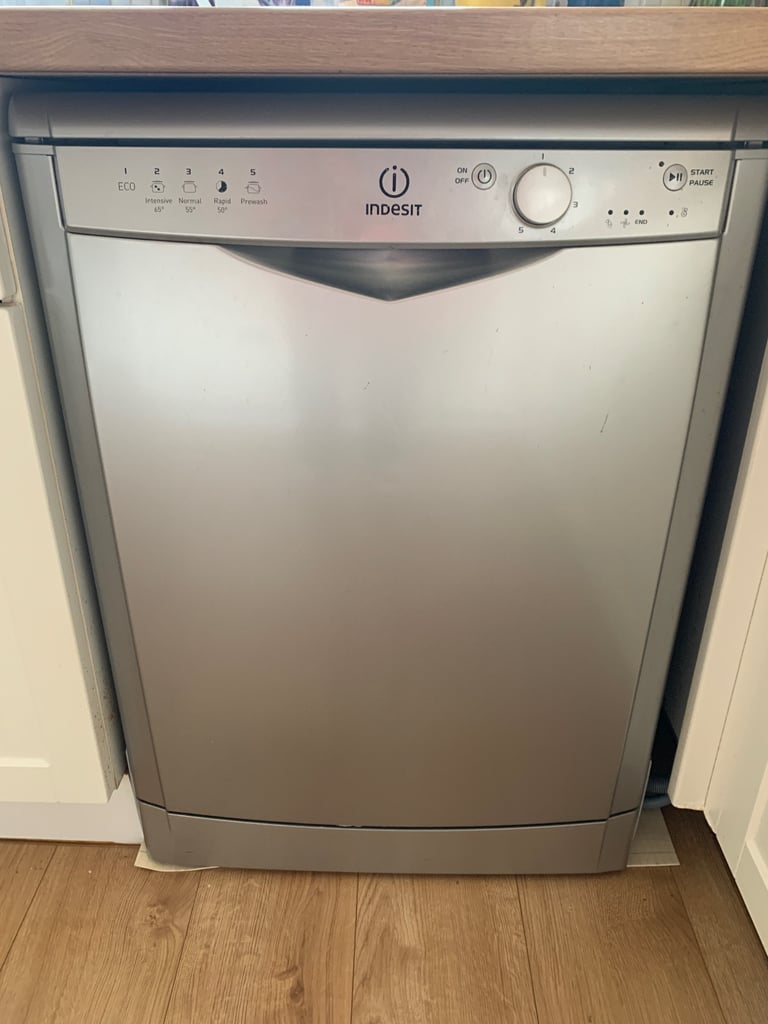 Indesit Dishwasher Silver