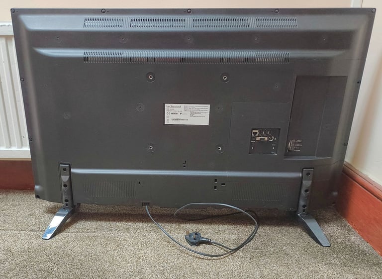 Techwood 43AO6USB 43 inch 4K Smart WiFi LED TV, in very good condition