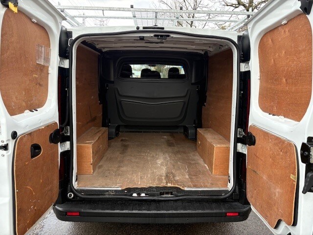 2017 Renault Trafic LL29 dCi 95 Business Crew Van 6 SEATER A/C WINDOW VAN Diesel Manual