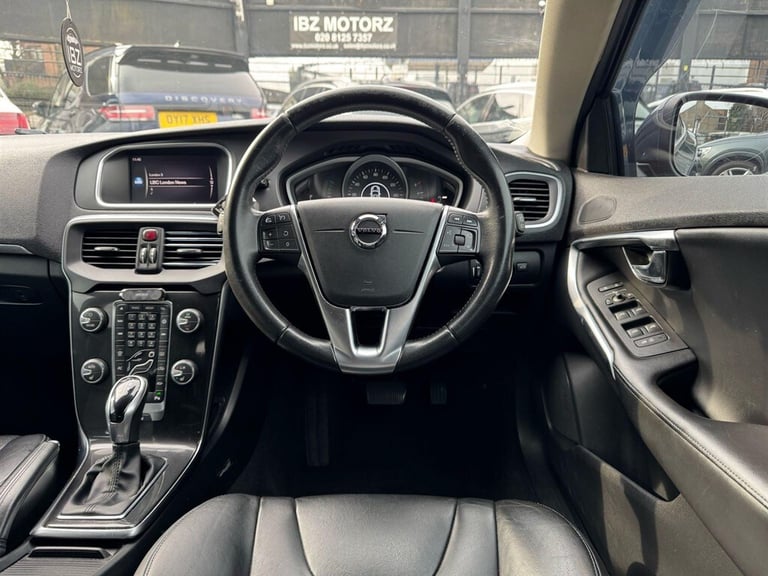 2018 Volvo V40 2.0 D2 Momentum Nav Plus Auto Euro 6 (s/s) 5dr Hatchback Diesel Automatic