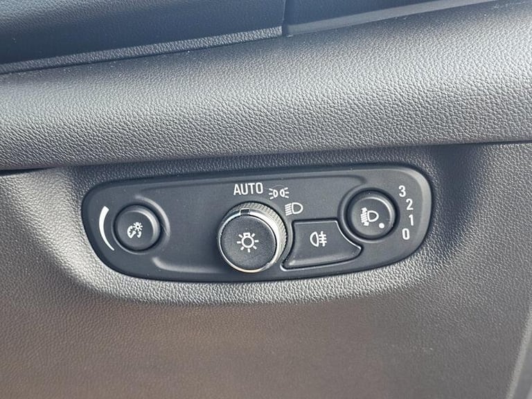 2017 Vauxhall Insignia 1.6 Turbo D ecoTEC Design Nav Grand Sport Euro 6 (s/s) 5dr HATCHBACK Diese...