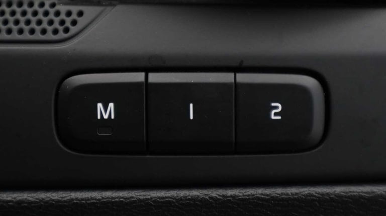 2024 Volvo XC40 Plus, B3 Mild hybrid, Petrol, Dark ESTATE Petrol/Electric Hybrid Automatic