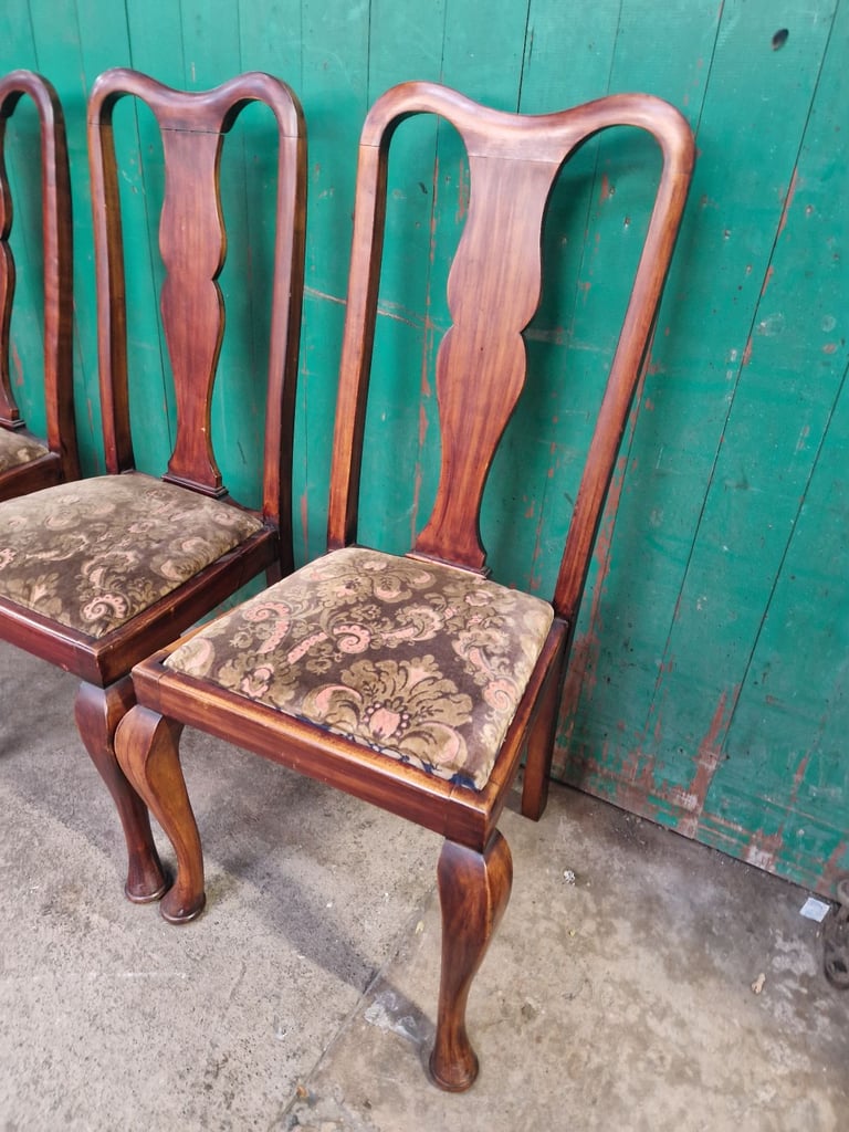 Set of 4 dining chairs