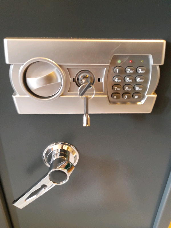 Brand New Safe - Accessories Included
