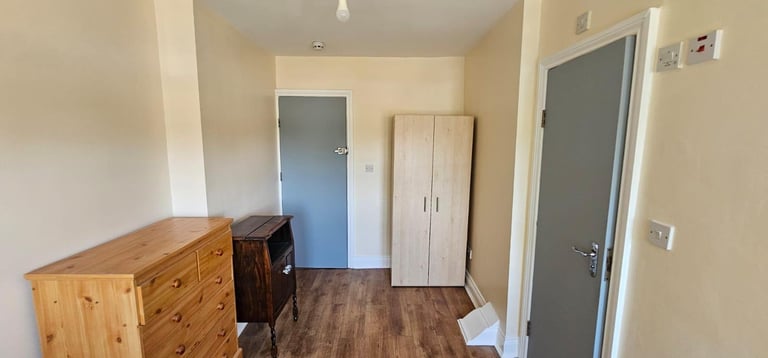 LOVELY STUDIO IN NOAK HILL AVAILABLE NOW!