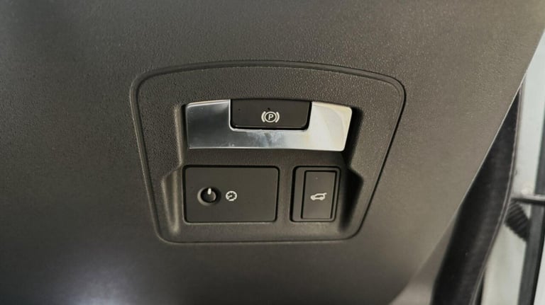 2017 Land Rover Range Rover Velar 2.0 D240 R-Dynamic SE 5dr Auto ESTATE DIESEL Automatic