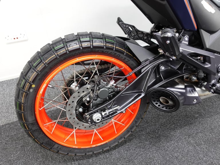 Zontes ZT125-U1 LCD. Stunning Hypermotard 125cc. Keyless & More!