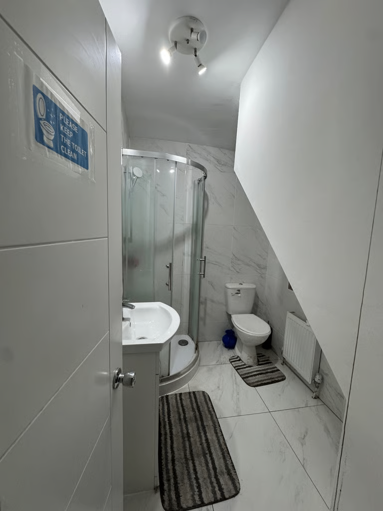 Spacious & Cosy Double Room for Rent AT RM9 4AA