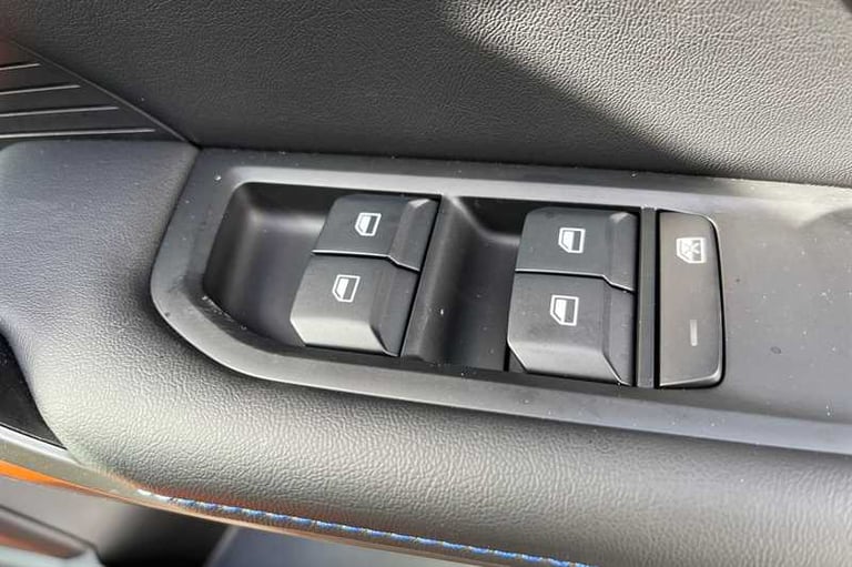 2025 MG MG4 64kWh Trophy Long Range Hatchback 5dr Electric Auto (203 ps) Hatchback Electric Autom...