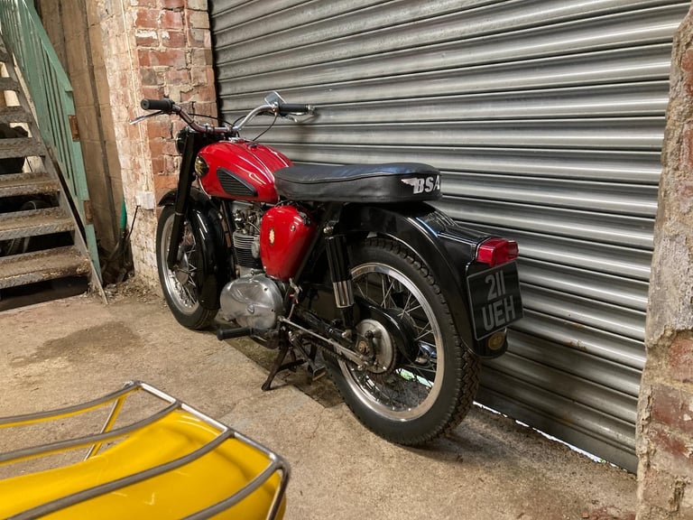 1961 BSA C15 250cc SINGLE (CLASSIC MOTORCYCLE) FULLY SORTED RELIABLE !!