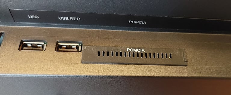 AVTEX 24 INCH DIGITAL LED TV/DVD MODEL L249DRS PRO AND AVTEX  CASE SUITABLE FOR CARAVAN/MOTORHOME 