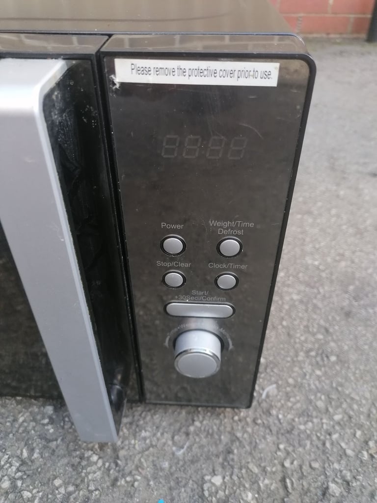 MICROWAVE RUSSELL HOBBS MICROWAVE RETAILS £146 WORKS WELL £50