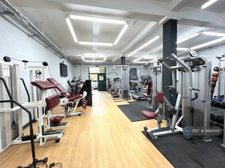 7 bedroom flat in Warwick New Road, Leamington Spa, CV32 (7 bed) (#2660109)